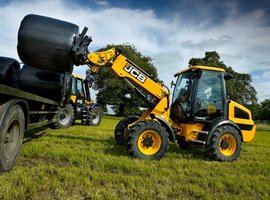 JCB Compact tractor TM220