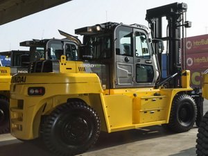 HYUNDAI 130D-9 Forklift